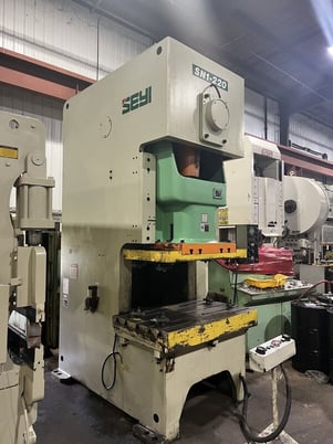 220 Ton, Seyi, gap frame press, 8.66" stroke, 17.72" Shut Height, 4.33" ram adj., 25-55 SPM, air clutch - Image 2