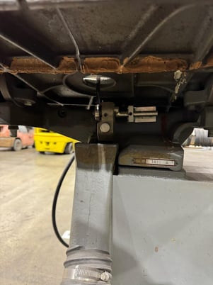 20" Delta Milwaukee, vertical band saw, tilting table, brake, upgraded blade guides, S/N 1817-A - Image 10