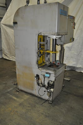 20 Ton, Denison #FH20-20H, hydraulic press, 10" stroke, 23" daylight, 25.75" x17.5" bed, 55 gallon reservoir - Image 3