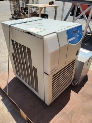 Thermo, Recirculating Chiller, R134A, 1.8 liters reservoir, 3.3 GPM, 5-35&deg;C, 2156 width, 208/230 V. - Image 2