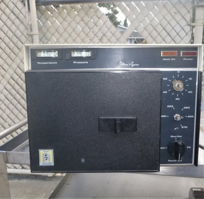6" x 14" Pelton & Crane #S Autoclave Sterilizer, Autoclave Sterilizer, (2) trays, 270 F, 110 V, 1250 width - Image 1