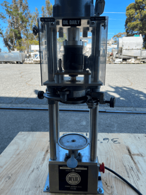 Dixie #25D-600, Direct Drive Double Can Seamer, Stainless Steel, 15 cans/min., set up for 401 diameter Cans - Image 1