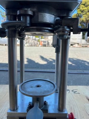 Dixie #25D-600, Direct Drive Double Can Seamer, Stainless Steel, 15 cans/min., set up for 401 diameter Cans - Image 3