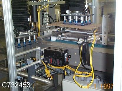Automation Robotics #Robopack-2000, Case Packer/Erector, 3 lanes, 15 CPM, 80 psi air, 120 V, 2002 - Image 4