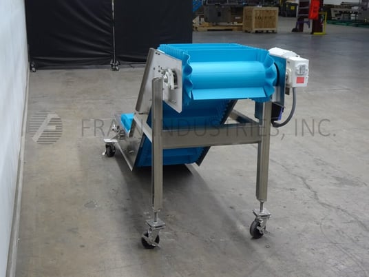 BMI / Benda Mfg, Stainless Steel feeder, inclined cleated conveyor, mounted on Stainless Steel multi-leg - Image 2