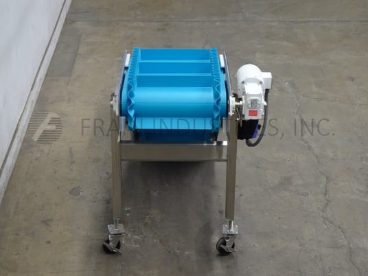 BMI / Benda Mfg, Stainless Steel feeder, inclined cleated conveyor, mounted on Stainless Steel multi-leg - Image 4