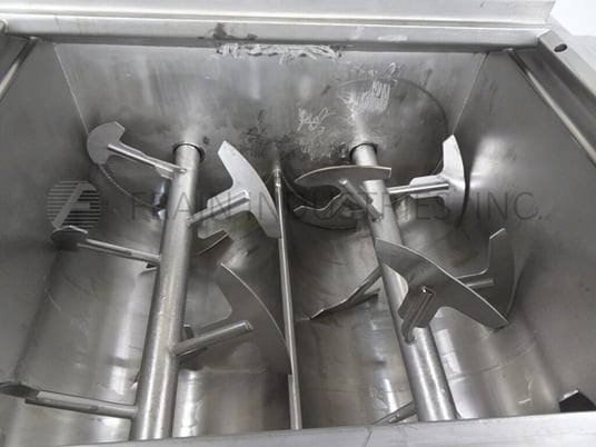 160 cu.ft. Wolfking #TSMV-3250L, Stainless steel, dual trough, vacuum paddle blender, (2) 20 HP drives, with - Image 2