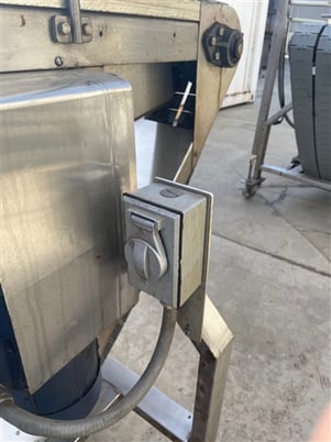 7" wide x 4.5' long, Stainless Steel Portable Belt Conveyor, 1/2 HP, 1750 RPM, 90 V - Image 5