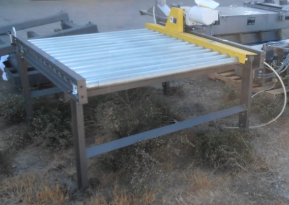 55" wide x 5' long, Powered Roller Conveyor, 2.5" diameter Rollers, 16-teeth drive sprocket, 1 HP, 1740 RPM - Image 1