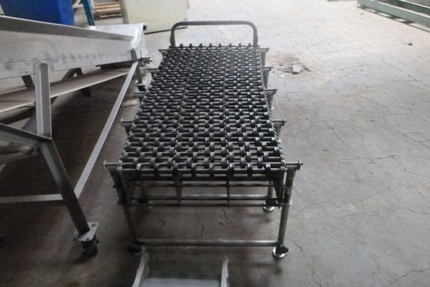 24" wide x 4.5' -17' long, NestaFlex, Skate Wheel Conveyor, 28" H, (9) wheels/axle, (10 available) legs - Image 2