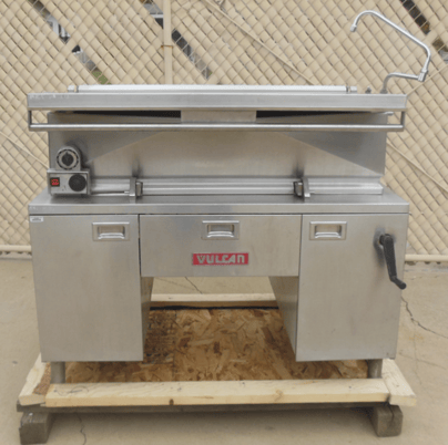 Vulcan #E400, Cooker/Braising Pan, Manual Tilting Skillet, 40 gallon capacity, 48" x 24" x 9" deep Skillet - Image 1