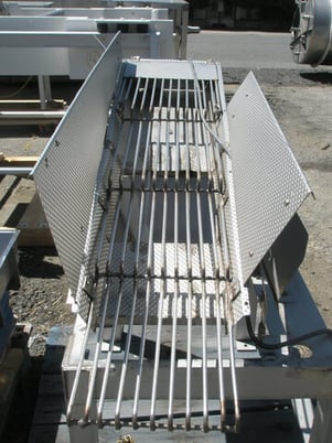 Vibratory Feeder #BF2-AS, Stainless Steel, 10" width x 43" L pan, slotted section w/ 3/4" spacing, 8" x 8" - Image 2