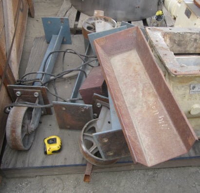 8" wide x 3' long, Syntron #BFOK, Magnetic Vibratory Feeder, Carbon Steel, 115 V - Image 1