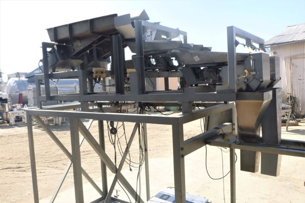 Tridyne #F-2000, 2-Lane Net Weigh Scale, Stainless Steel, 5 lbs max capacity, (2) vibratory conveyors, 36" x - Image 2