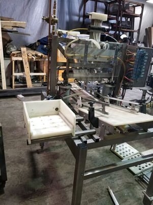 Meheen, Bottle Filler w/Crowner, 4-Head, includes plastic belt conveyor, used for filling 12-ounce bottles - Image 5