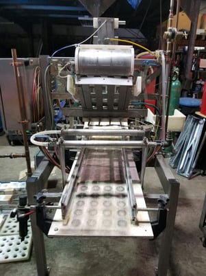 Meheen, Bottle Filler w/Crowner, 4-Head, includes plastic belt conveyor, used for filling 12-ounce bottles - Image 7