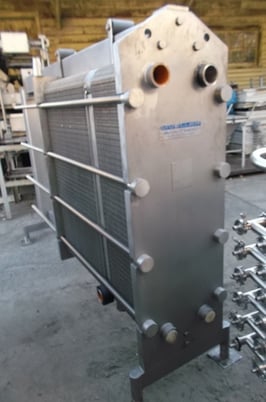 1000 sq.ft., Mueller, AT40SS B-20, plate type heat exchanger, Stainless Steel, (270) 16" x 54" plates w/8' - Image 3