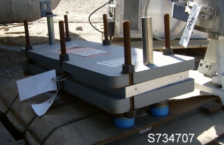 16 sq.ft., Bell & Gossett, GPX151, plate style heat exchanger, (8) 10" x 30" plates, 2" inlet/outlet, 150 psi - Image 1