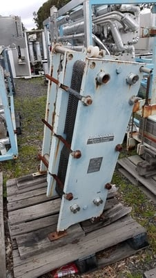 95 sq.ft., Mueller, ATI59FFF-10, plate type heat exchanger, (28) 12" W x 41" L Stainless Steel plates, 58 psi - Image 1