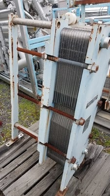 95 sq.ft., Mueller, ATI59FFF-10, plate type heat exchanger, (28) 12" W x 41" L Stainless Steel plates, 58 psi - Image 2