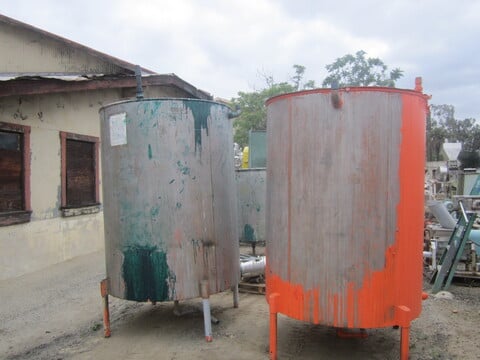 700 gallon 304 Stainless Steel Tank, OT/CB, 4' 6" diameter x 6" straight side - Image 2