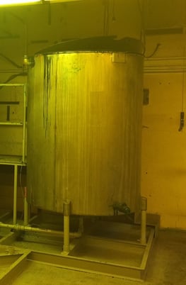 700 gallon 304 Stainless Steel Tank, OT/CB, 4' 6" diameter x 6" straight side - Image 3
