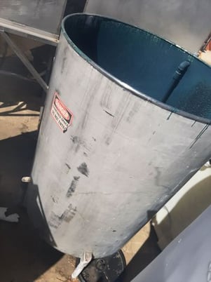 700 gallon 304 Stainless Steel Tank, OT/CB, 4' 6" diameter x 6" straight side - Image 5