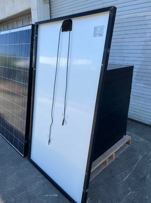 225 Watt Rec Rec Solar #REC225PE-BL, 29 Volts solar panel, 2010 - Image 4