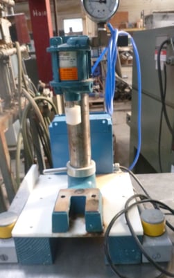 Air-Mite #AP4, Air-Mite Press Bench Air Clicker Press, 1.5 stroke custom, 110 electric switches, 120 psi - Image 2