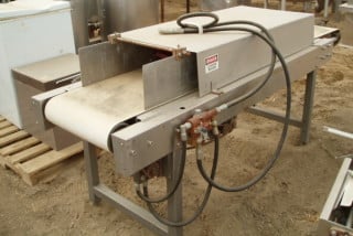 Shredder, Carbon Steel, 7" diameter x 15" face rotor, 18" width x 8' L conveyor, 4' L Stainless Steel housing - Image 1