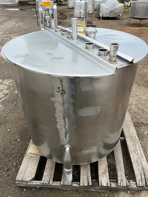 175 gallon Stainless Steel Dual Compartment Tank, 38" diameter x 36" deep Vessel w/35" H divider, (4) 2" & - Image 2
