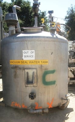 1000 gallon Stainless Steel Tank, 70" diameter x 62" straight side, 2" diameter Internal mounted - Image 1