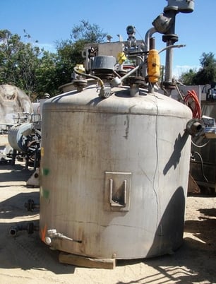 1000 gallon Stainless Steel Tank, 70" diameter x 62" straight side, 2" diameter Internal mounted - Image 3