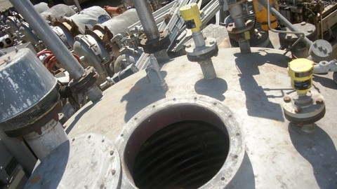 1000 gallon Stainless Steel Tank, 70" diameter x 62" straight side, 2" diameter Internal mounted - Image 5