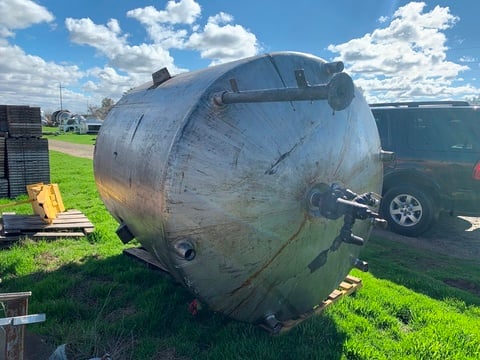 1500 gallon Walker, S/S Jacketed Tank, 6' dia. x 7' straight side, 3" dia. Center bottom outlet, 18" dia. - Image 2