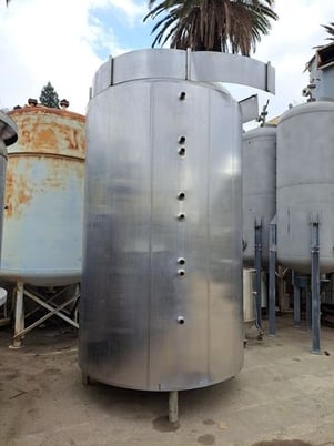 2000 gallon Stainless Steel Tank, 72" diameter x 104" H 5-zone jacketed vessel, 18" diameter Top manway, 3" - Image 4