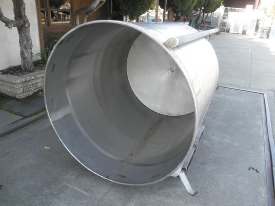 475 gallon Stainless Steel Open-Top Tank, 50" diameter x 60" straight side, 2.5" center bottom outlet, 4' H - Image 2
