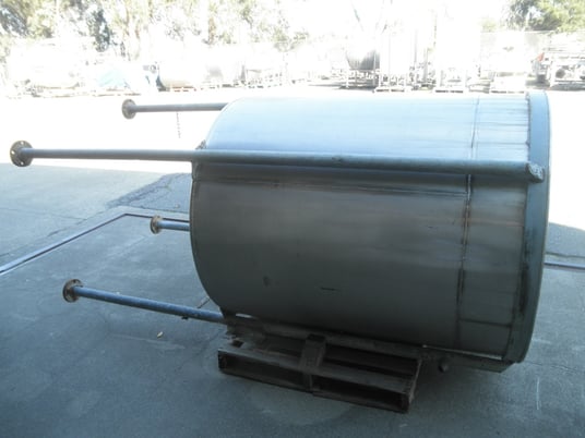 475 gallon Stainless Steel Open-Top Tank, 50" diameter x 60" straight side, 2.5" center bottom outlet, 4' H - Image 3