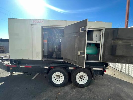 264 KW Multiquip Power #DCA300, mobile diesel generator, multi-voltage, 11579 hours, 2006 - Image 9