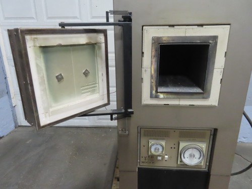 9" width x 9" H x 15.75" D Blue M #8640F-3, lab electric furnace, 1850&deg;F, Honeywell analog controls - Image 2