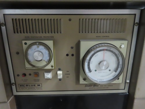 9" width x 9" H x 15.75" D Blue M #8640F-3, lab electric furnace, 1850&deg;F, Honeywell analog controls - Image 4