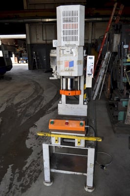 10 Ton, Hydraulic C-Frame Press, 6" stroke, 4" adj., 17.5" x17" bed, 1994 - Image 1