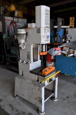 10 Ton, Hydraulic C-Frame Press, 6" stroke, 4" adj., 17.5" x17" bed, 1994 - Image 7