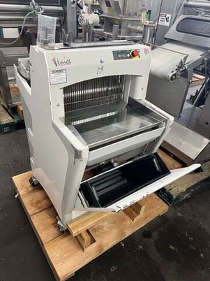 JAC Venice, Bread Slicer, 36 Blades, 1/2" Slice, with e-stop, mobile - Image 2