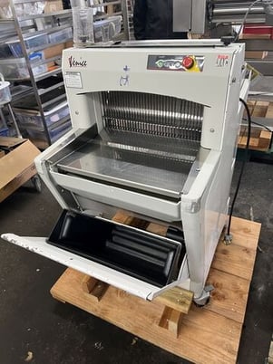 JAC Venice, Bread Slicer, 36 Blades, 1/2" Slice, with e-stop, mobile - Image 3