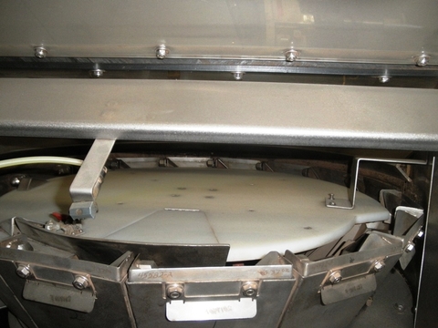 Nalbach #Necosort-36-BHS, Bottle Orienter and Feeder, Stainless Steel, 36" x 32" x 42" deep hopper - Image 4
