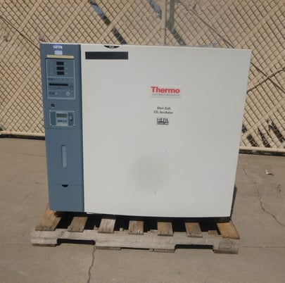 Thermo Scientific #3310, CO2 Incubator, 11.4 cu.ft. capacity, 20.6" x 28.8" x 32.8" interior, 5-50 deg. C - Image 1