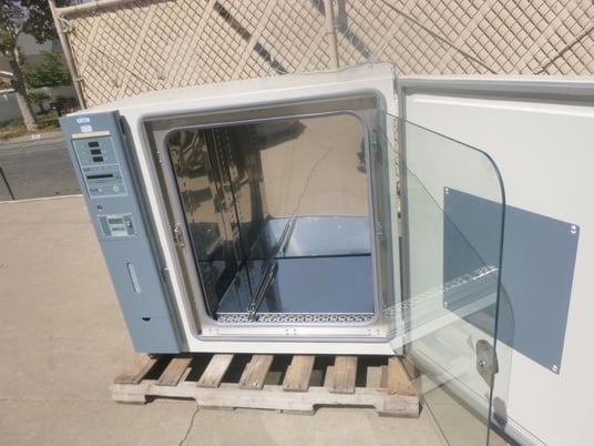 Thermo Scientific #3310, CO2 Incubator, 11.4 cu.ft. capacity, 20.6" x 28.8" x 32.8" interior, 5-50 deg. C - Image 6