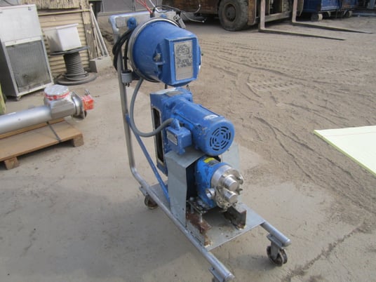 Waukesha #010, Waukesha Steel positve displacement pump, 1/2 HP, 1" inlet/outlet, portable on cart - Image 1