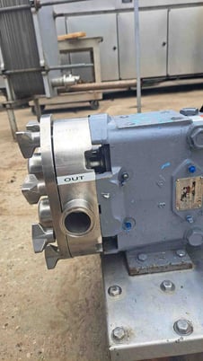 36 GPM @ 200 psi, Waukesha #030, 316 Stainless Steel positive displacement pump, 1 HP, 1.5" inlet/outlet - Image 4